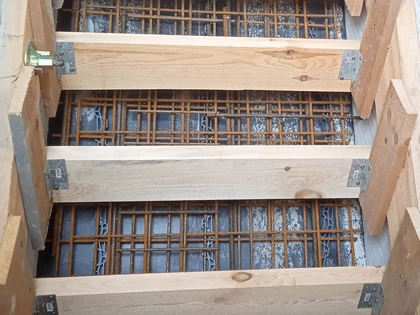 Detail výztuže a bednění sloupů