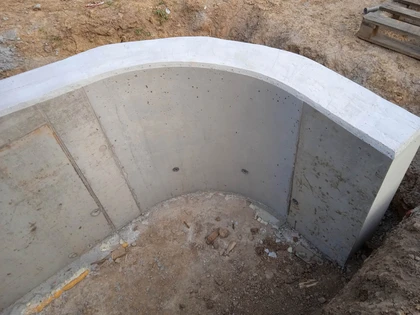 Zakřivené betonové stěny – bednění a armatura